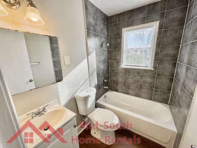 Building Photo - 2071 Hubert Ave