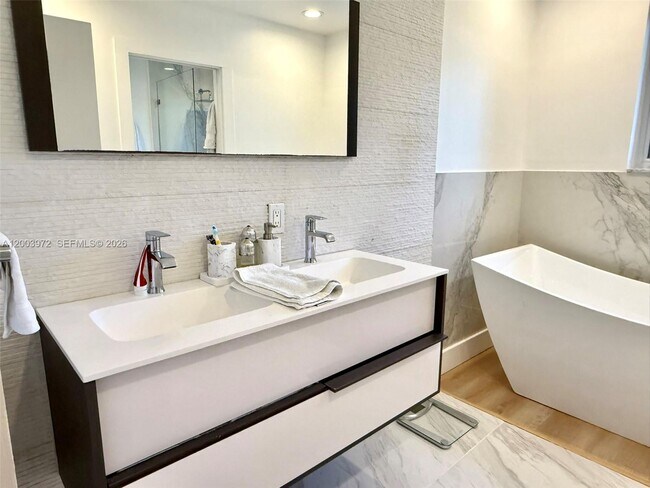 Building Photo - 6420 NW 109th Ave