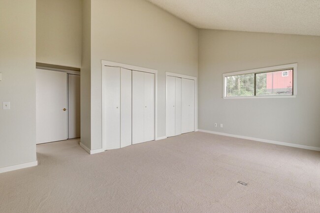 Building Photo - 3 Bedroom Condo on West Beach Bluffs **$500 of the first months rent**