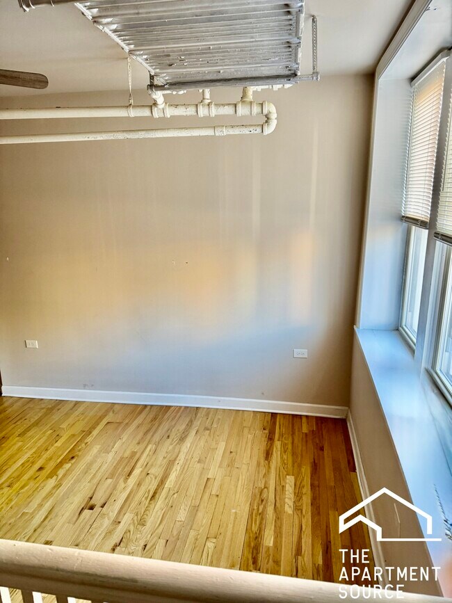 Building Photo - 4265 W Addison St