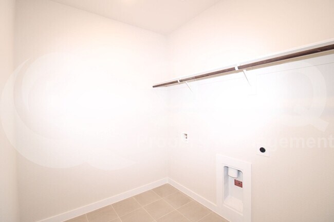 Building Photo - 330 Fire Rock Dr