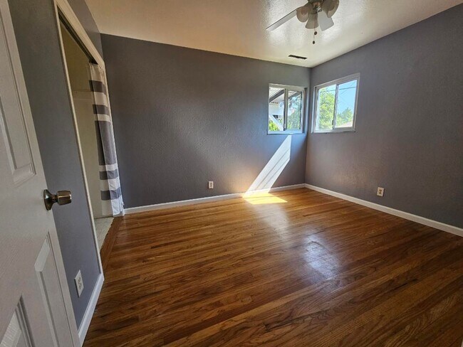 Building Photo - Four-Bedroom Fairfield Home!