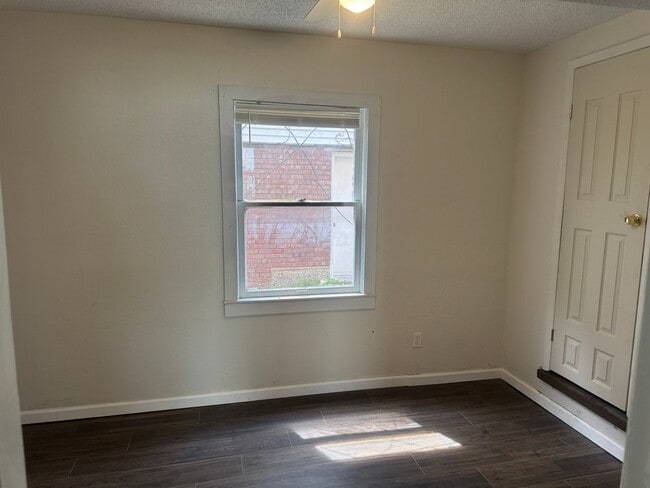 Building Photo - 607 Tenny Ave