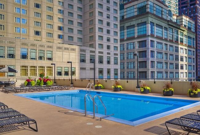 Building Photo - 740 N Rush St