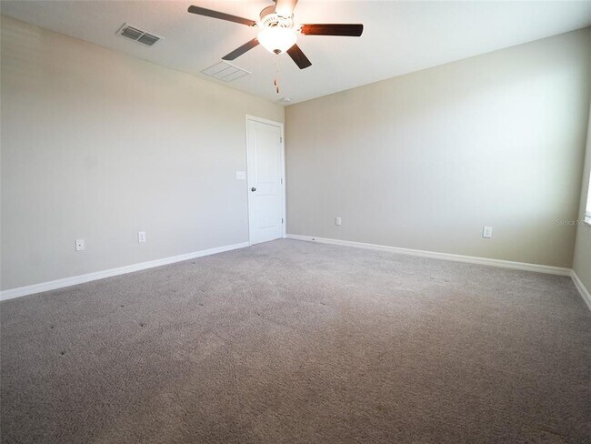 Building Photo - 402 Royal Empress Dr