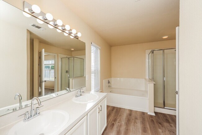 Building Photo - 2304 Eagle Mountain Dr