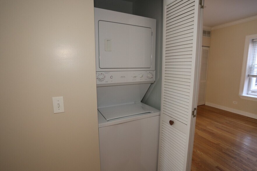 Building Photo - 3227 N Clifton Ave