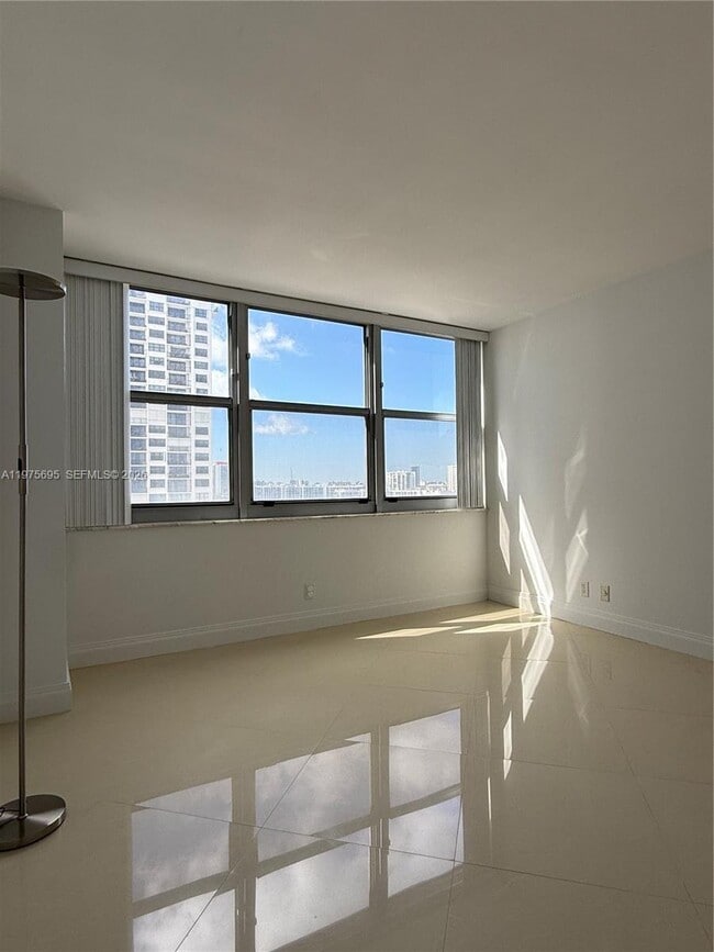 Building Photo - 2101 S Ocean Dr