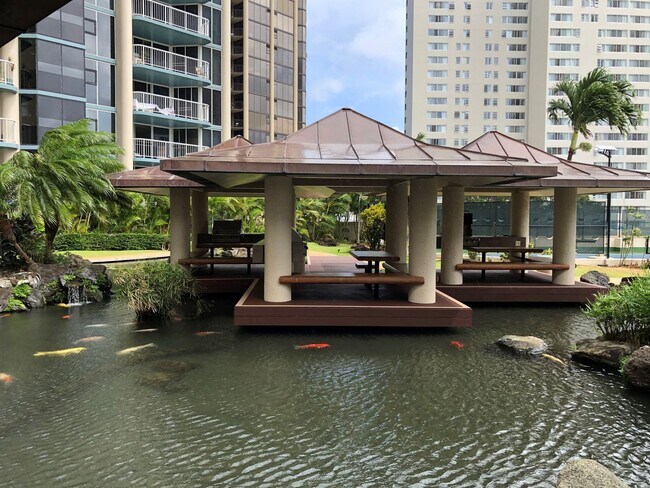 Building Photo - Subtly Furnished Honolulu Park Place 2BR/2BA/2PK Ocean View