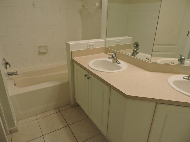 Building Photo - 11032 Legacy Dr