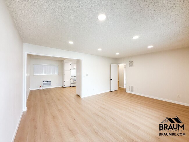 Building Photo - 5131 Buffalo Ave