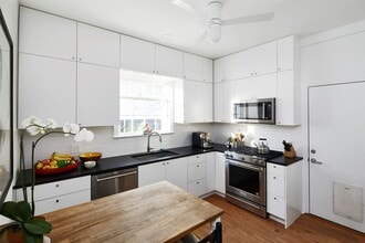 Building Photo - 902 W Mary St