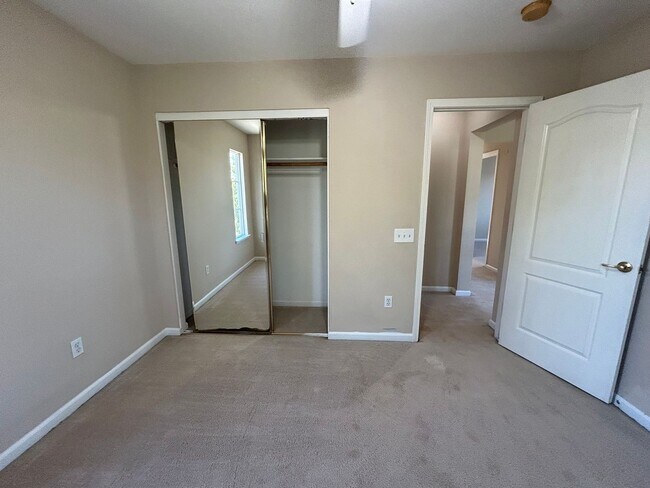 Building Photo - 4113 Piccadilly Ln