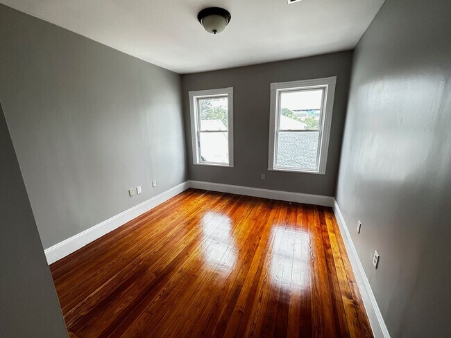 Building Photo - Available now - Only pay half broker fee -...