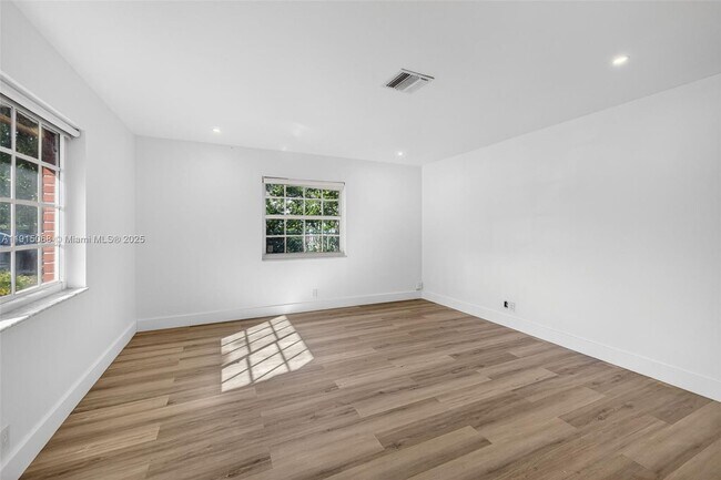 Building Photo - 11301 NW 39th St