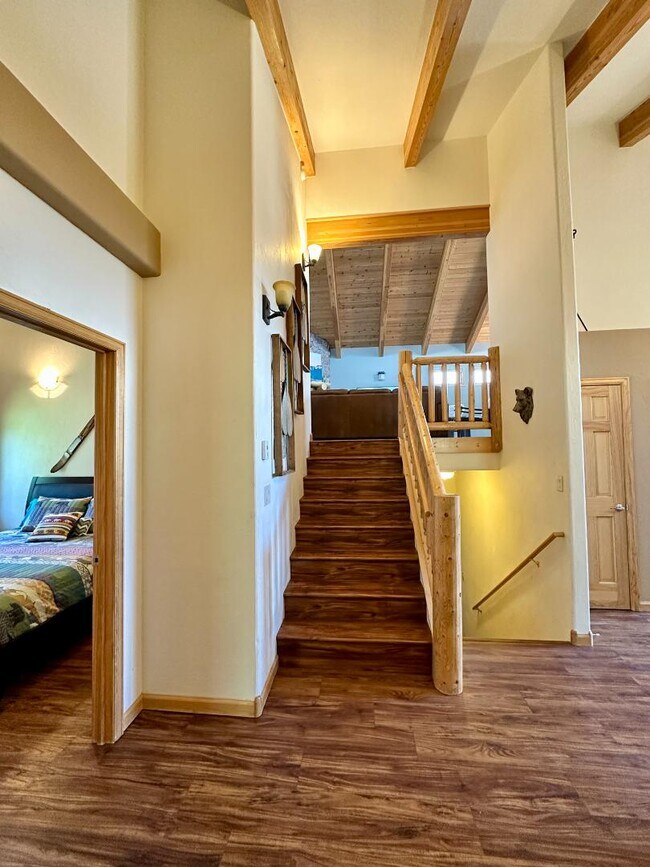 Building Photo - 966 Oak Ct