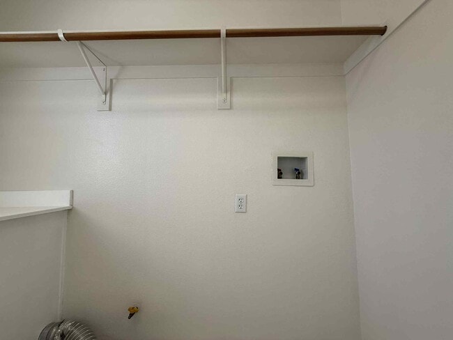 Building Photo - 27647 Rosemont Ct