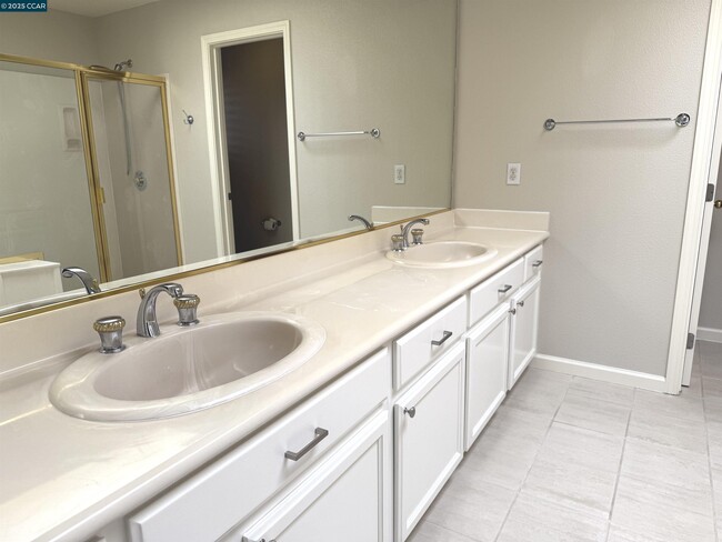 Building Photo - 600 Bourne Ct