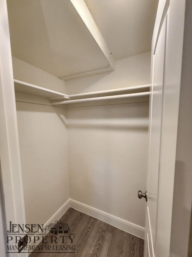 Building Photo - R698