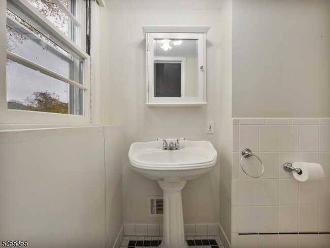 Building Photo - 69 Intervale Rd