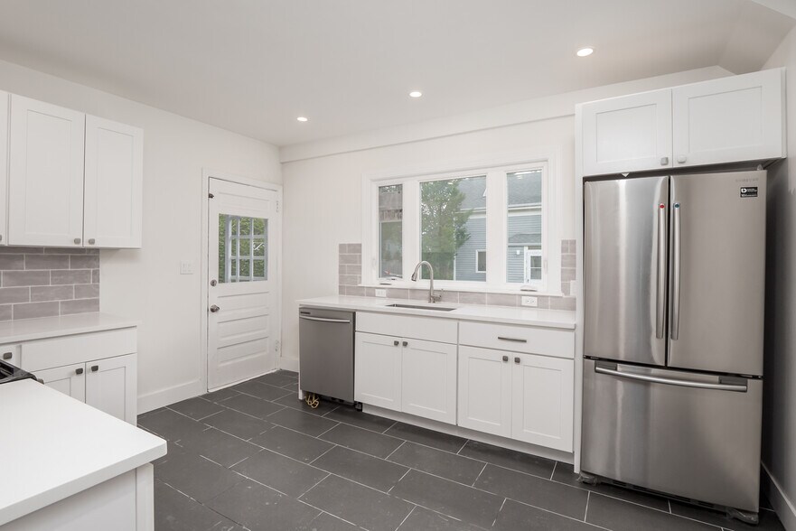 Building Photo - 92 Clinton Place Unit #2