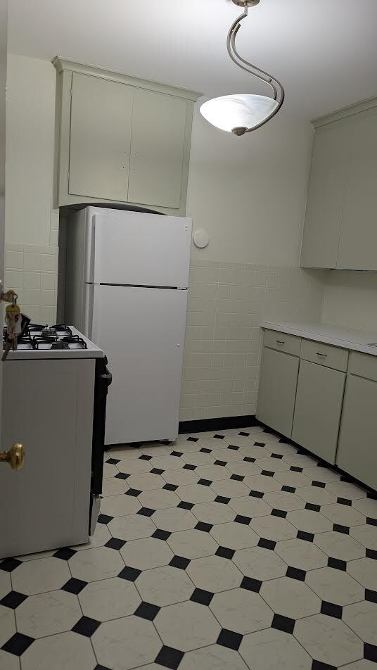 Building Photo - 266 Crestwood Ave