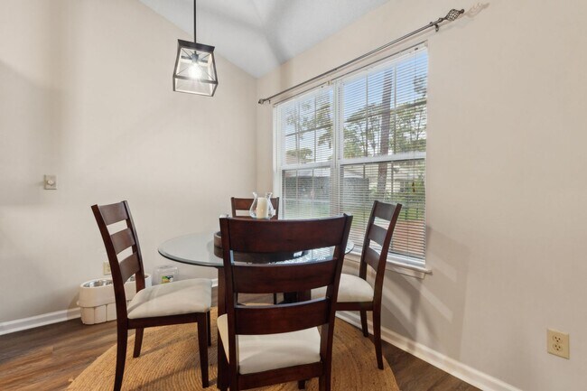 Building Photo - Charming Amelia Island Home in a Private Cul-de-Sac