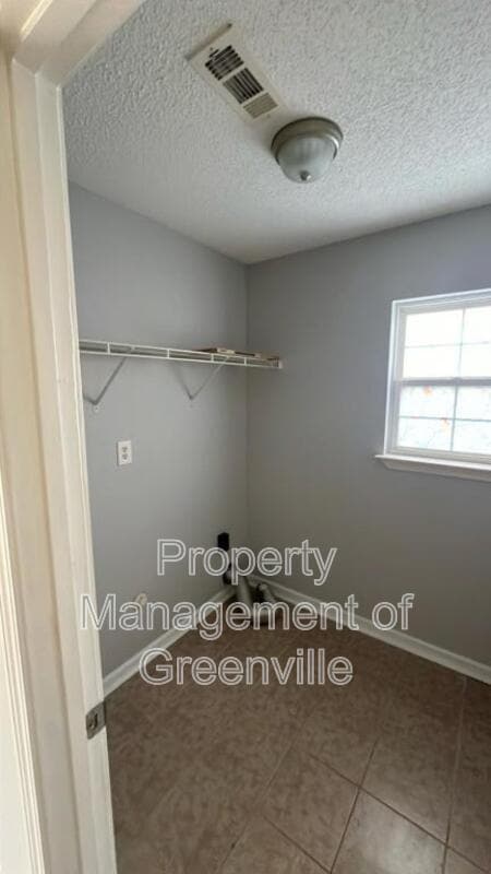 Building Photo - 243 W Pheasant Hill Dr