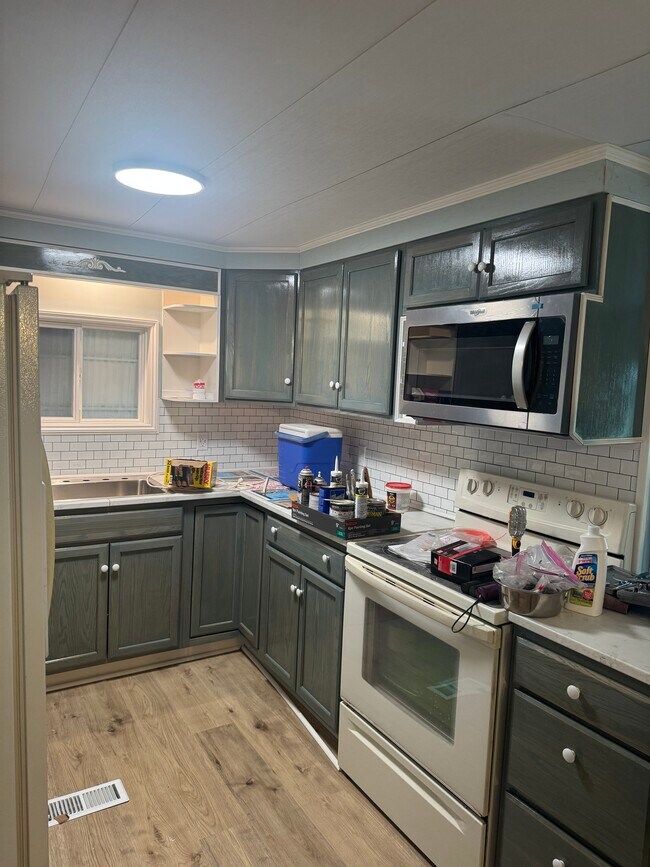 Building Photo - 8709 SW 15th St