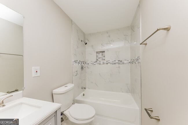 Building Photo - 3539 Meadowview Dr