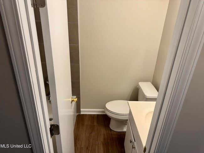 Building Photo - 8241 Ashbrook Dr