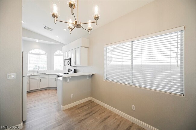 Building Photo - 490 Beaconwood St