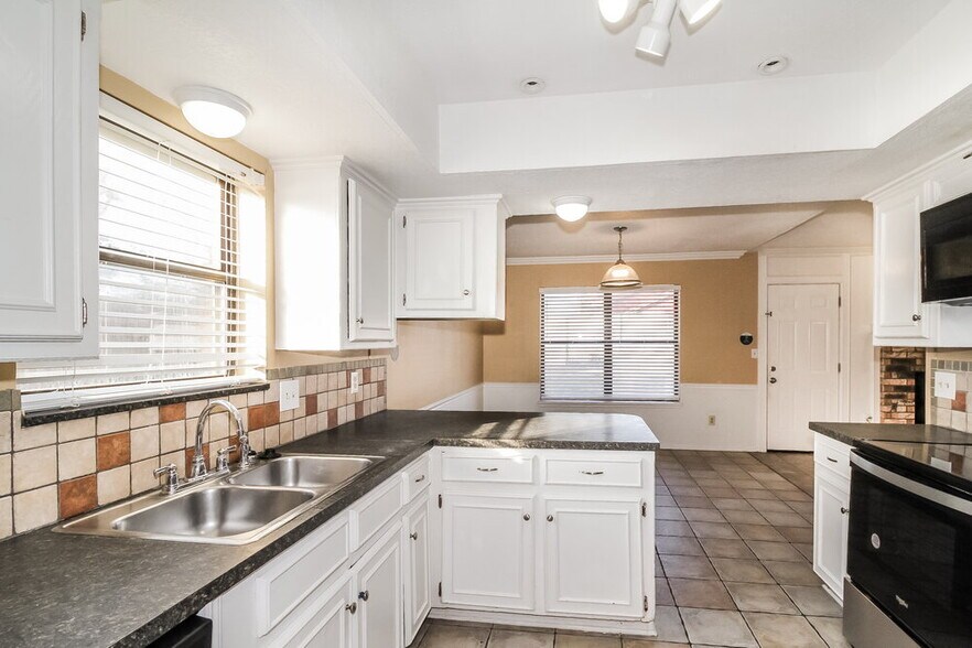 Building Photo - 2135 Jazzman Dr