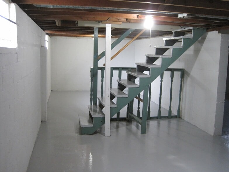 Building Photo - 1717 Carolyn Ave