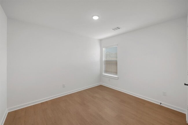Building Photo - 32506 Lantana Flds Rd