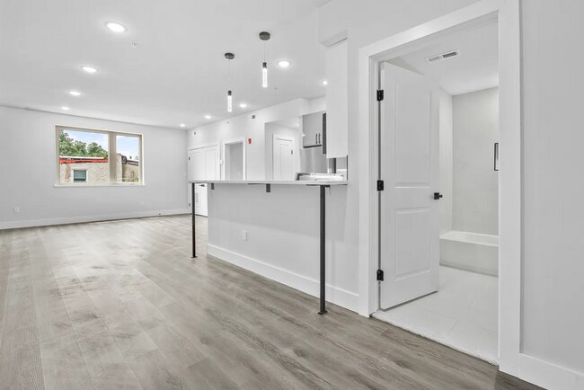 Building Photo - 1108 W Dauphin St