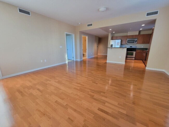 Building Photo - Luxury, Spacious 1 bedroom Apartment in Boulder at the Famous Peloton