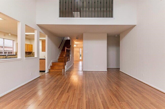 Building Photo - 8315 Mission Estates Dr