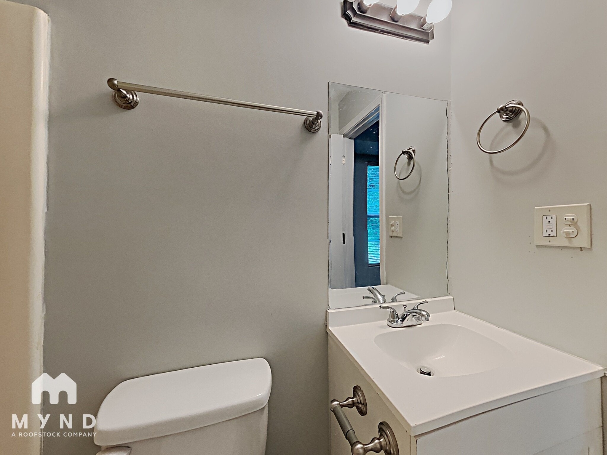 Building Photo - 612 15th Ct NW