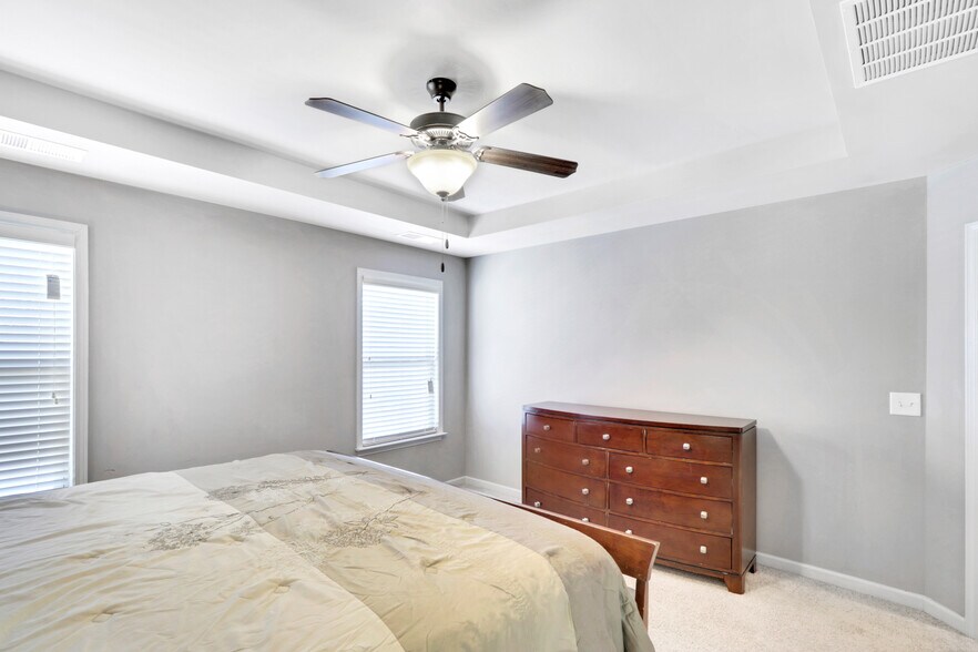 Building Photo - 5084 Whiteoak Ter SE