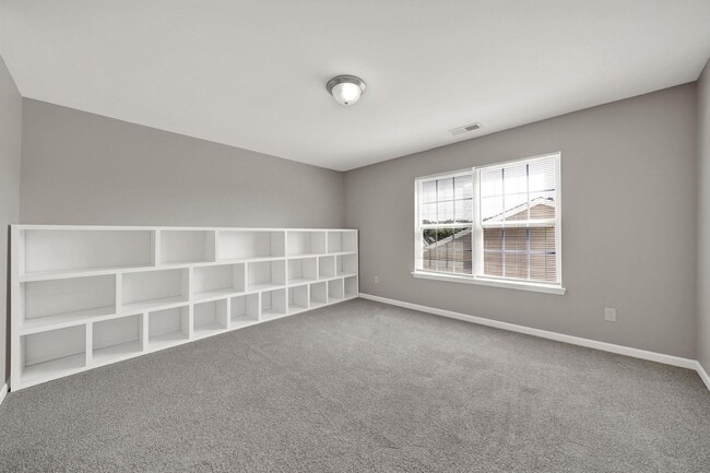 Building Photo - Stunning 6 Bed 3.5 Bath Home in Davidson!