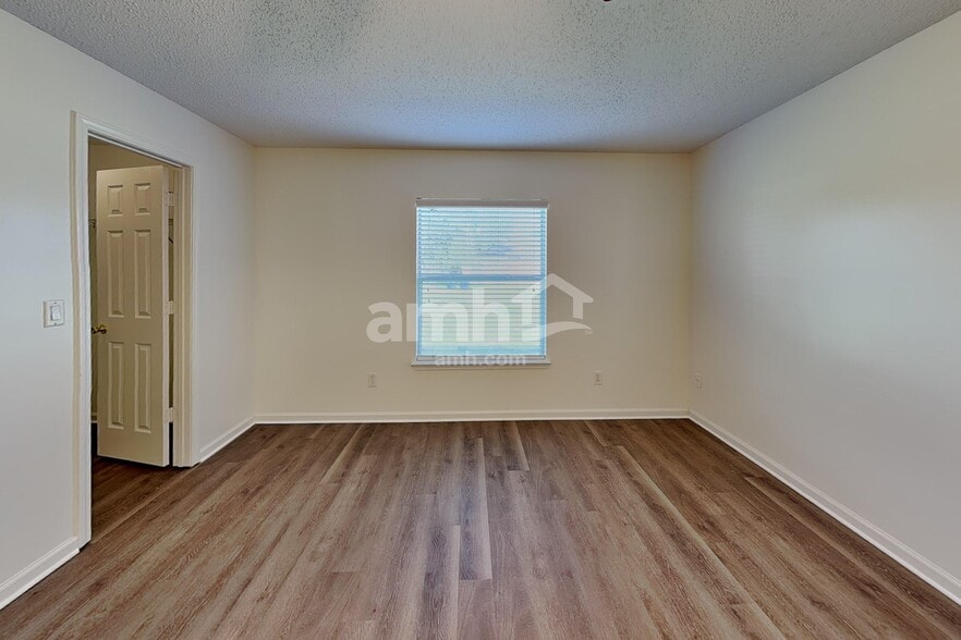Building Photo - 11609 Deep Springs Dr N