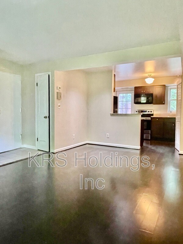 Building Photo - 1305 E Abingdon Dr