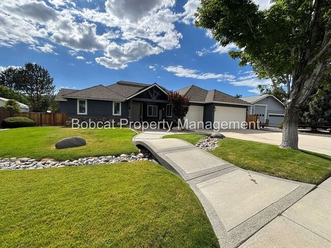 Building Photo - 1300 Bridle Way