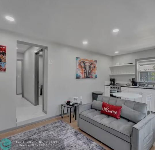 Building Photo - 824 S 20th Ave