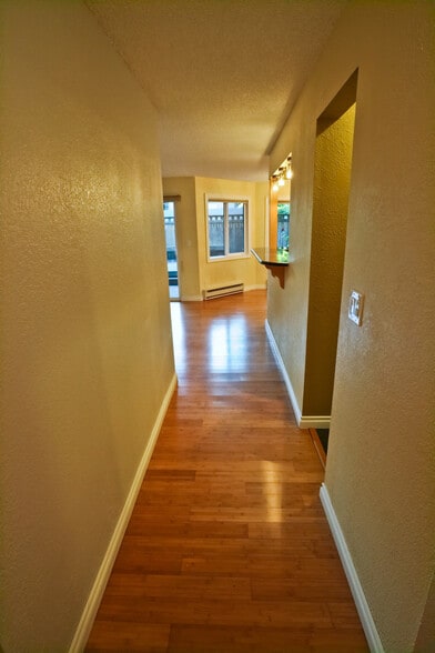 Building Photo - 725 9th Ave S