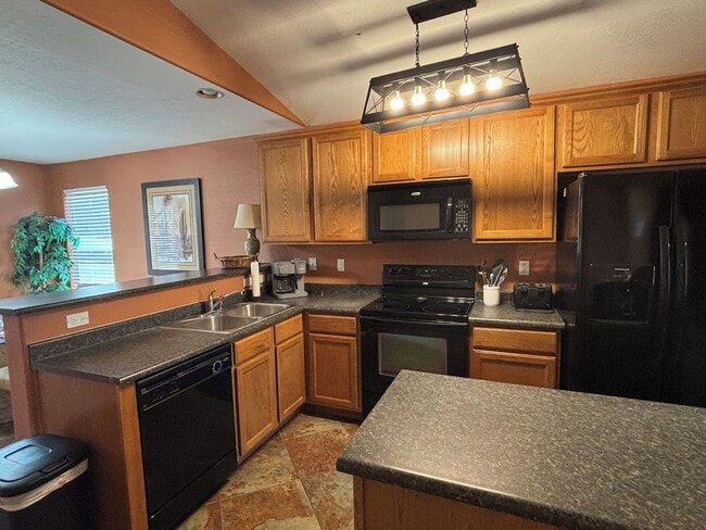 Building Photo - 776 W Fairlane Ct