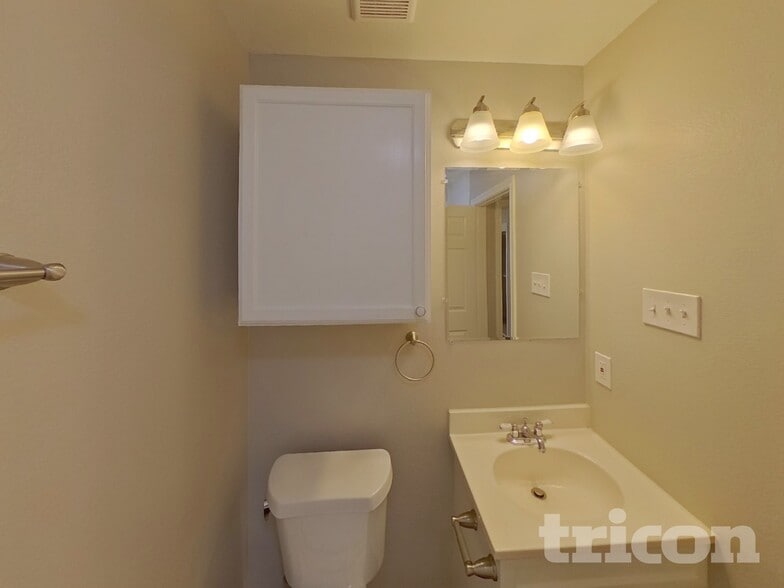 Building Photo - 185 Trout St