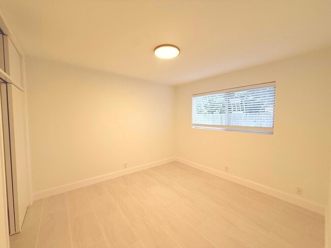 Building Photo - 626 Prosperity Farms Rd