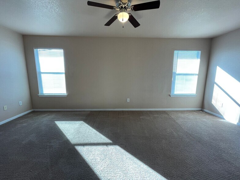 Building Photo - 614 Bermuda St